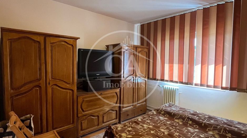 Apartament cu 3 camere de vânzare în zona Rogerius, Oradea - Poză 3