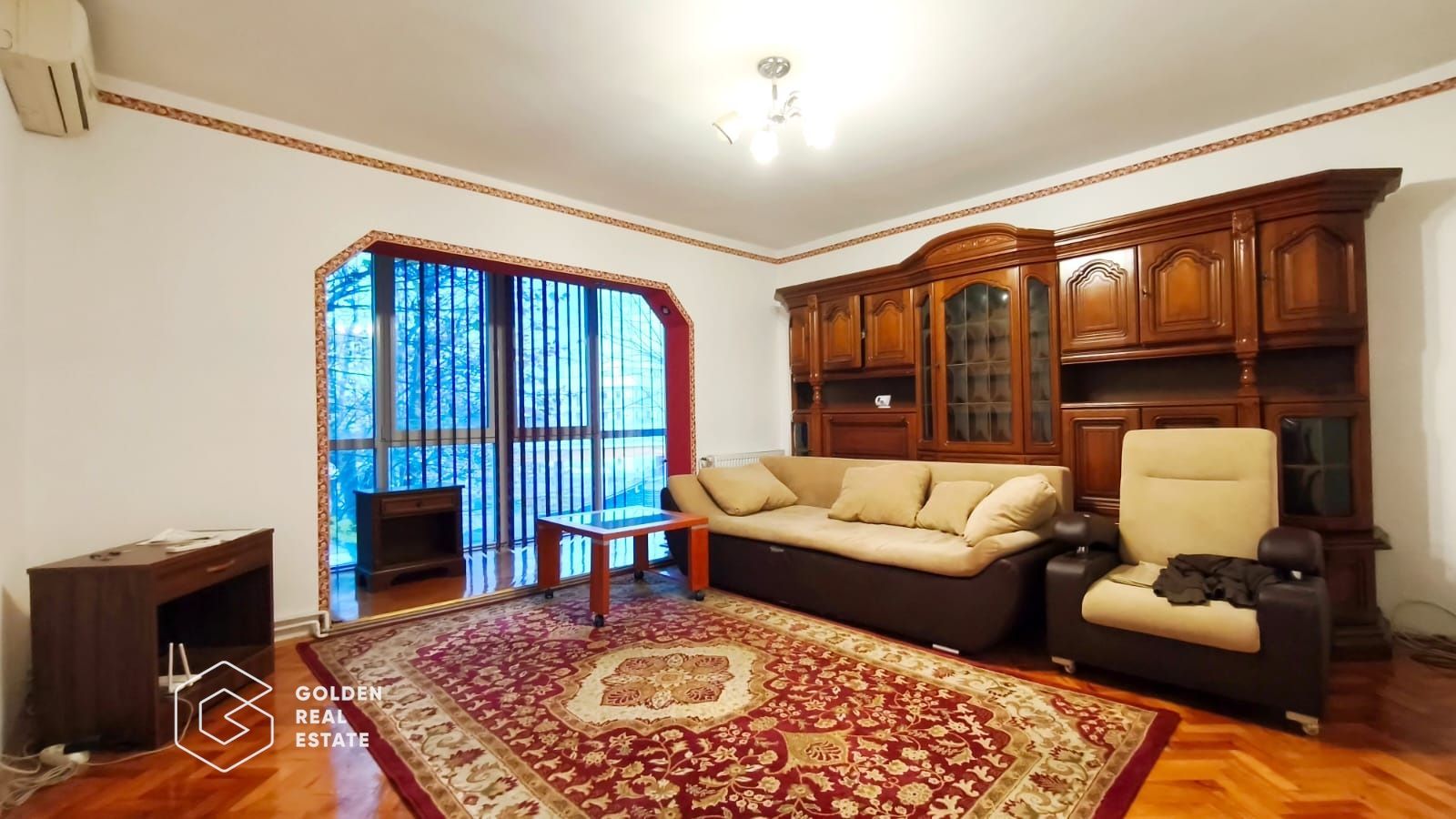 Apartament spatios cu 2 balcoane, centrala proprie, zona Micalaca - Poză 1