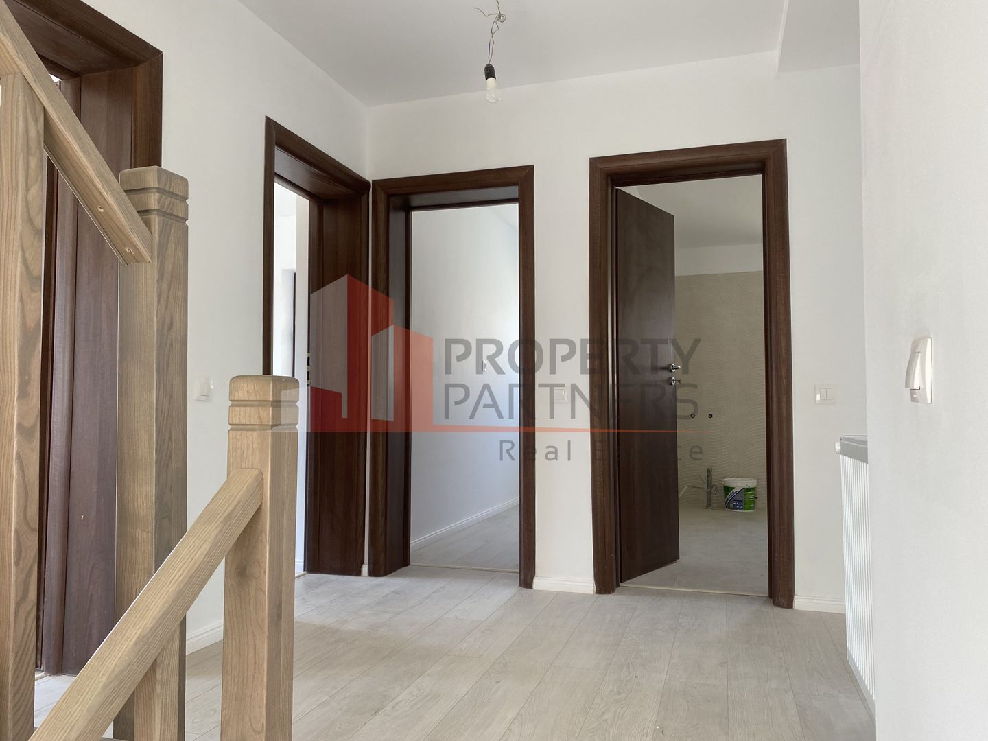 Proprietate pe marginea lacului, vila impresionanta. - Poză 22