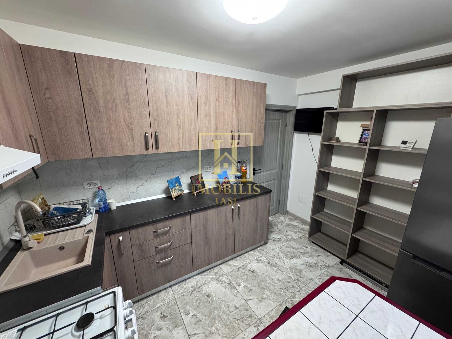 Apartament 1 camera Dec 38 mp Bucium 66500 euro. - Poză 1