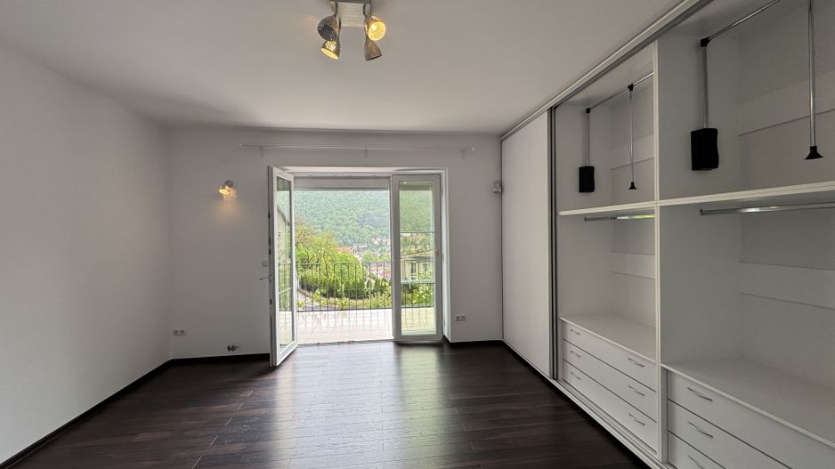 Apartament cu vedere spre Tâmpa, liniște și natură, în Centrul Istoric al Brașov - Poză 16