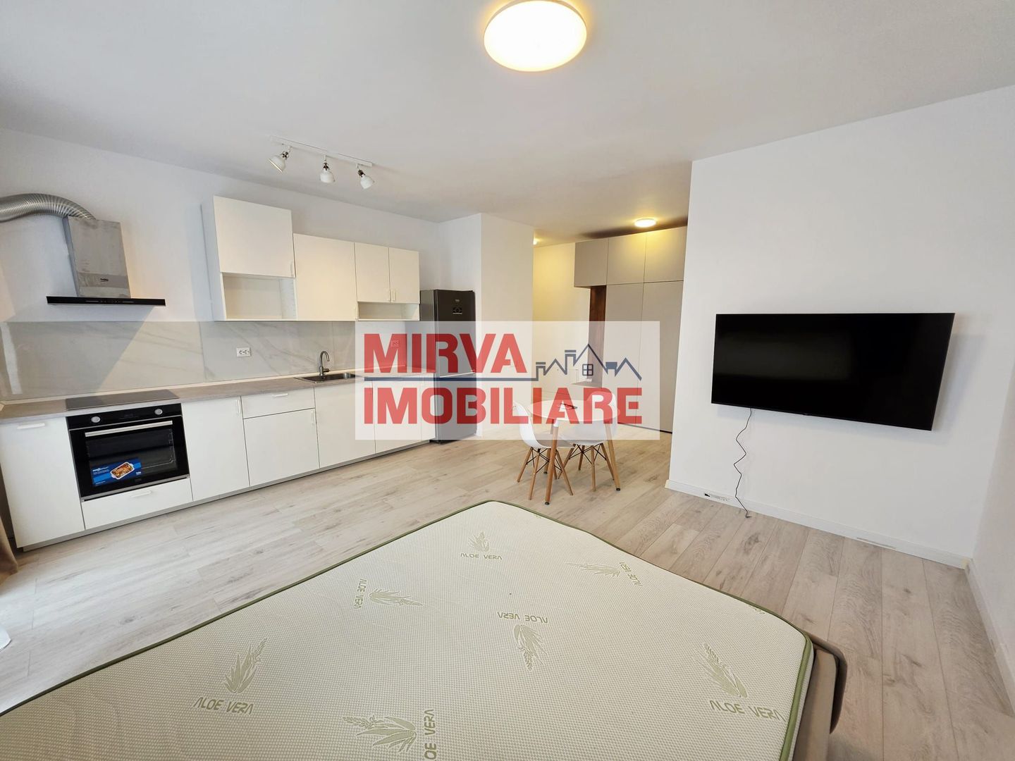 Studio decomandat de închiriat – mobilat si utilat | parcare inclusă - Poză 4