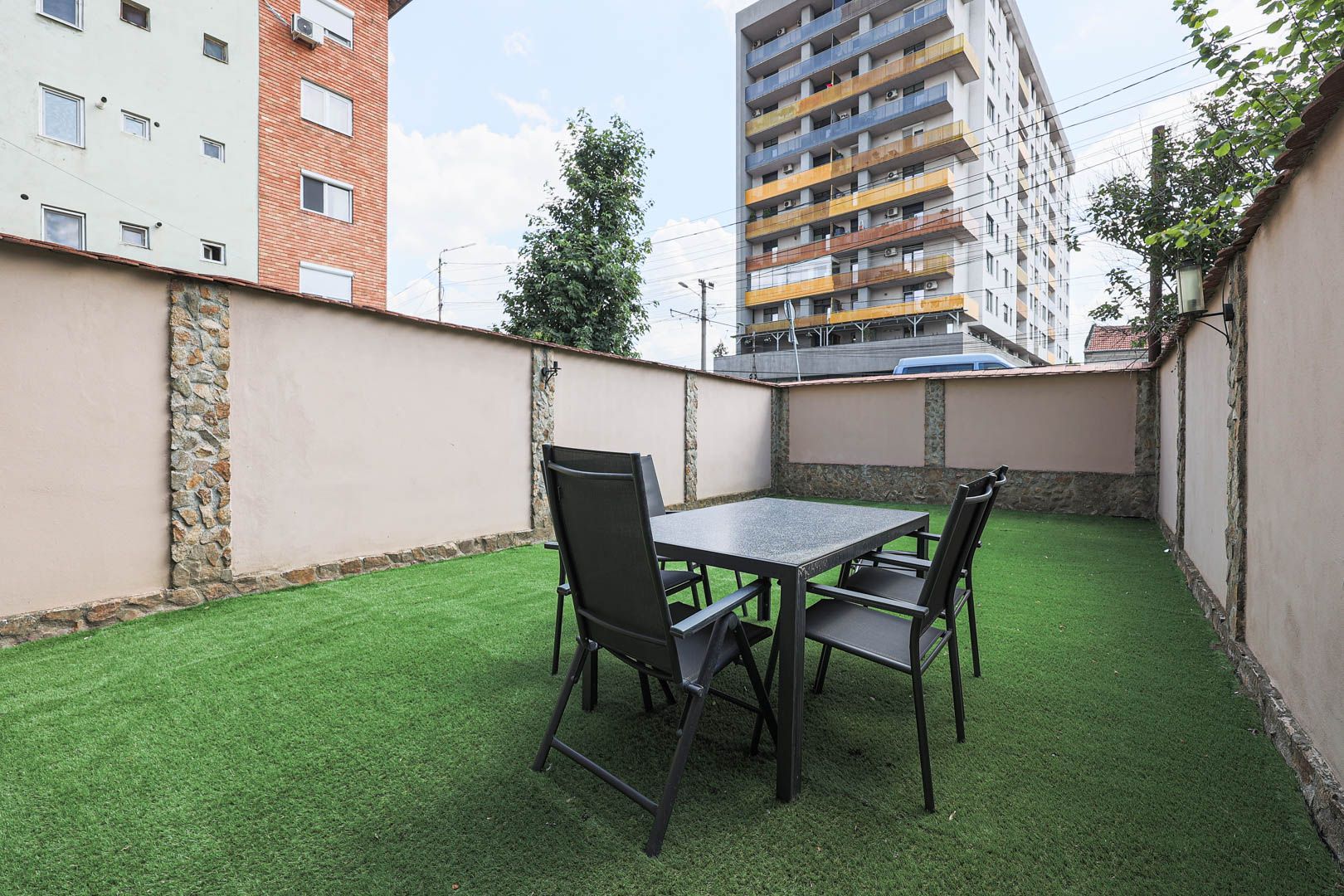 Apartament 95 mp pe Iuliu Maniu la casă, curte proprie inchisa - Poză 9