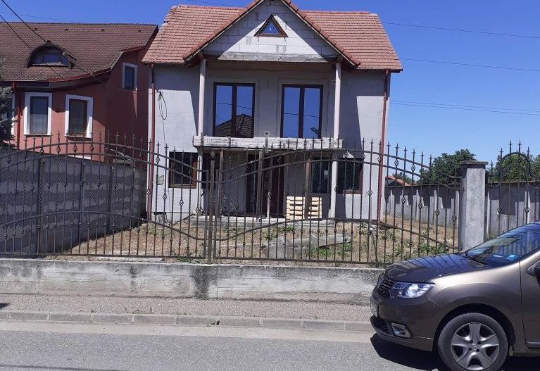 Vând casa semifinisata - Poză 1