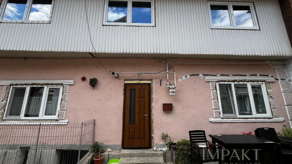 Casa frumoasa de vanzare la curte comuna, zona Centrala! - Poză 15