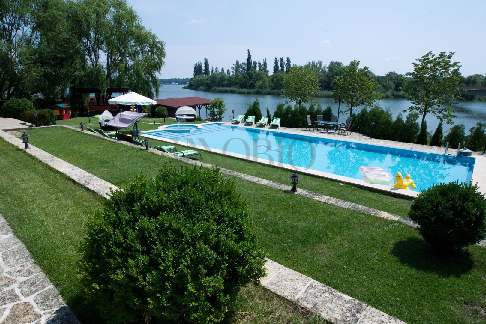 Vilă pe malul Lacului Snagov | 3.000 mp teren | 90 m deschidere lac - Poză 1