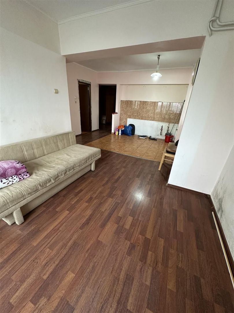 Apartament 3 camere tip U Dacia - Poză 3