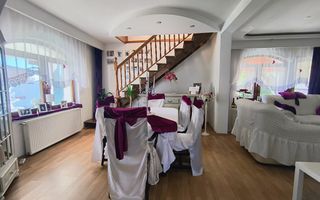 Casa perfectă pentru familie – curte, foișor cu grătar și garaj triplu - Poză 12