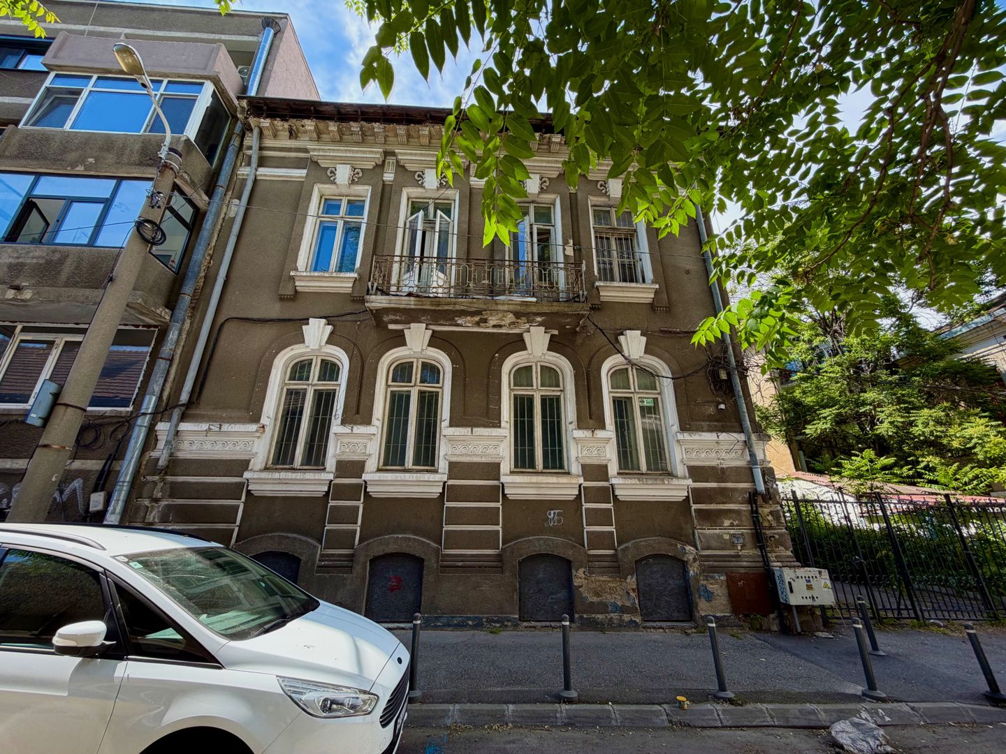 Imobil + teren cu autorizatie si proiect 29 apartamente  Kogalniceanu - Cismigiu - Poză 3