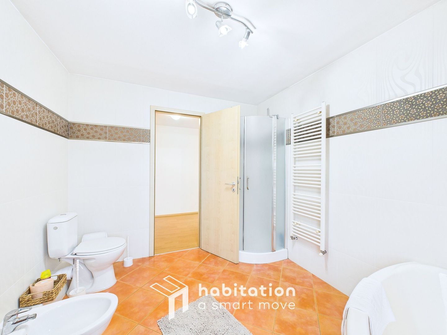 Casă individuală cu spațiu amplu și liniște absolută în Ghiroda - Poză 16