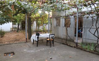 Vand casă cu teren. - Poză 4