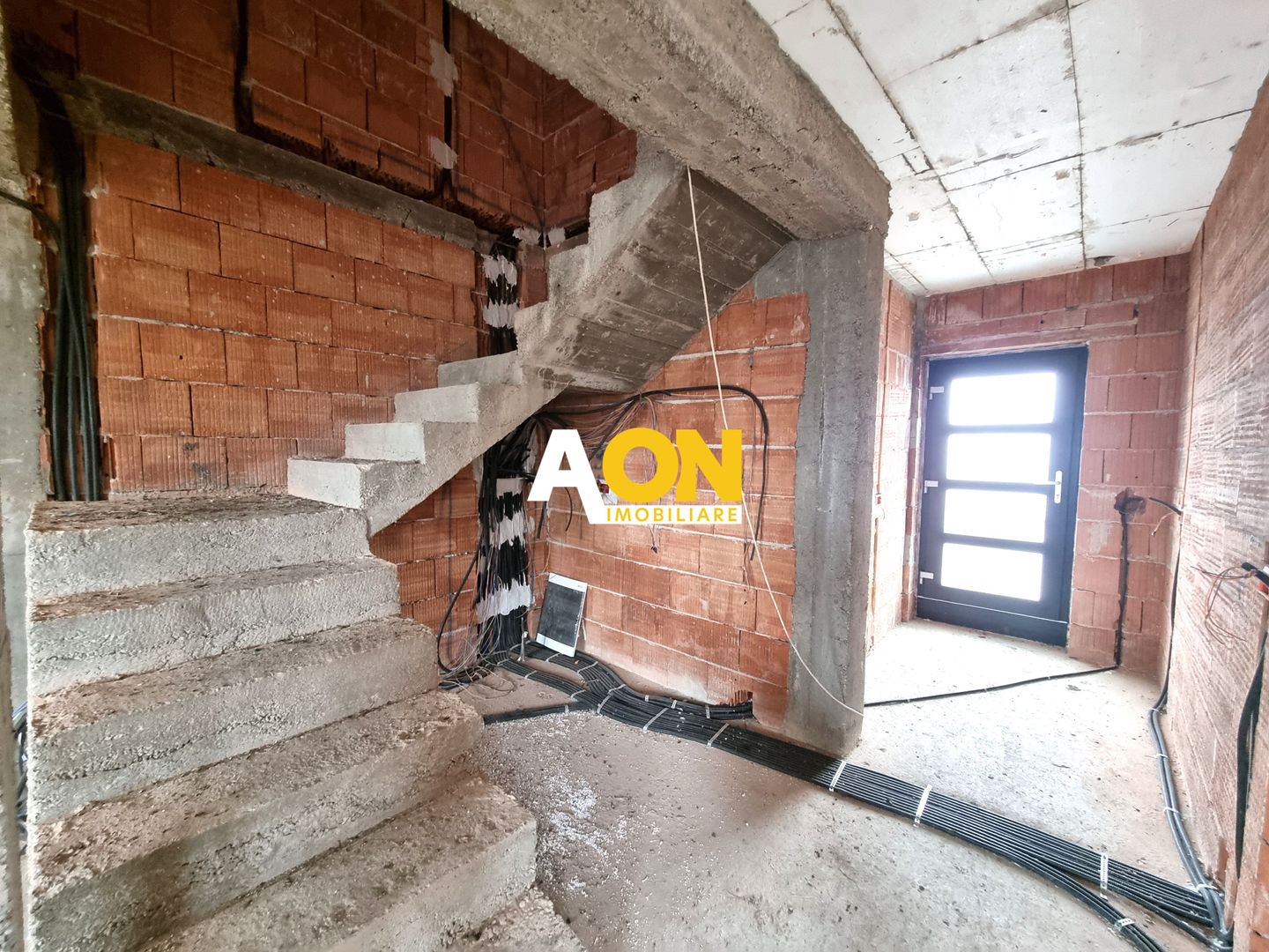 De vanzare 1/2 duplex, 4 camere, 224mp teren, Orizont - Poză 4