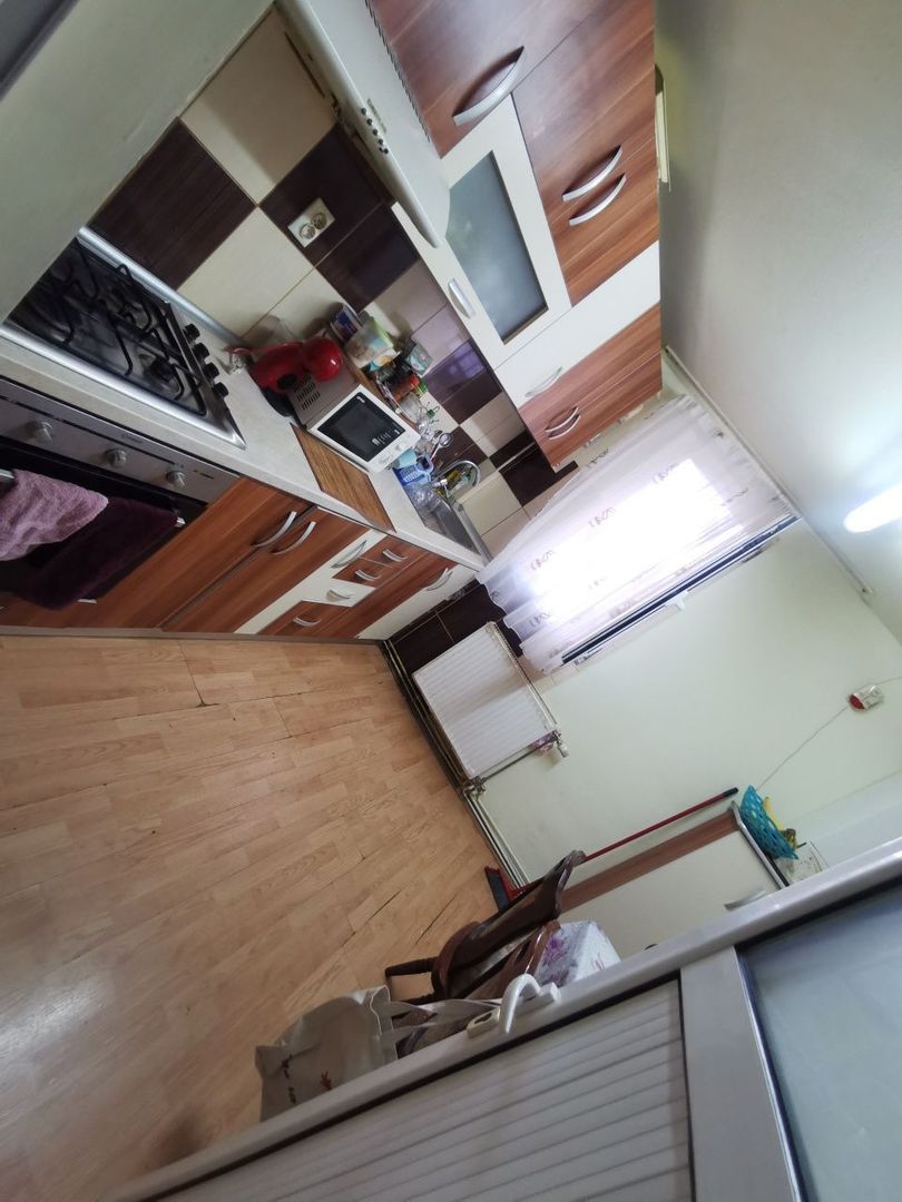Vând apartament cu 4 camere - Poză 7