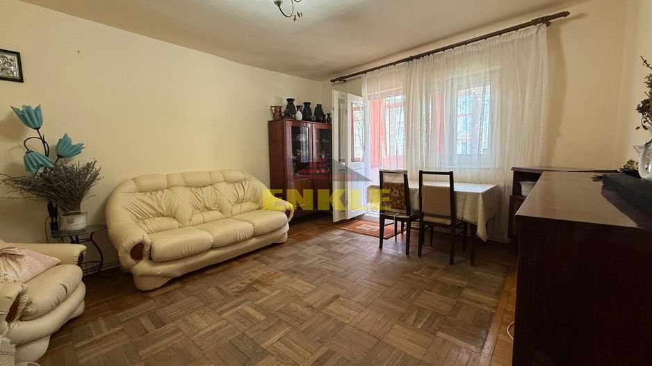 De vânzare apartament 4 camere decomandat, etaj 1 – zona Capat la 1 - Poză 1