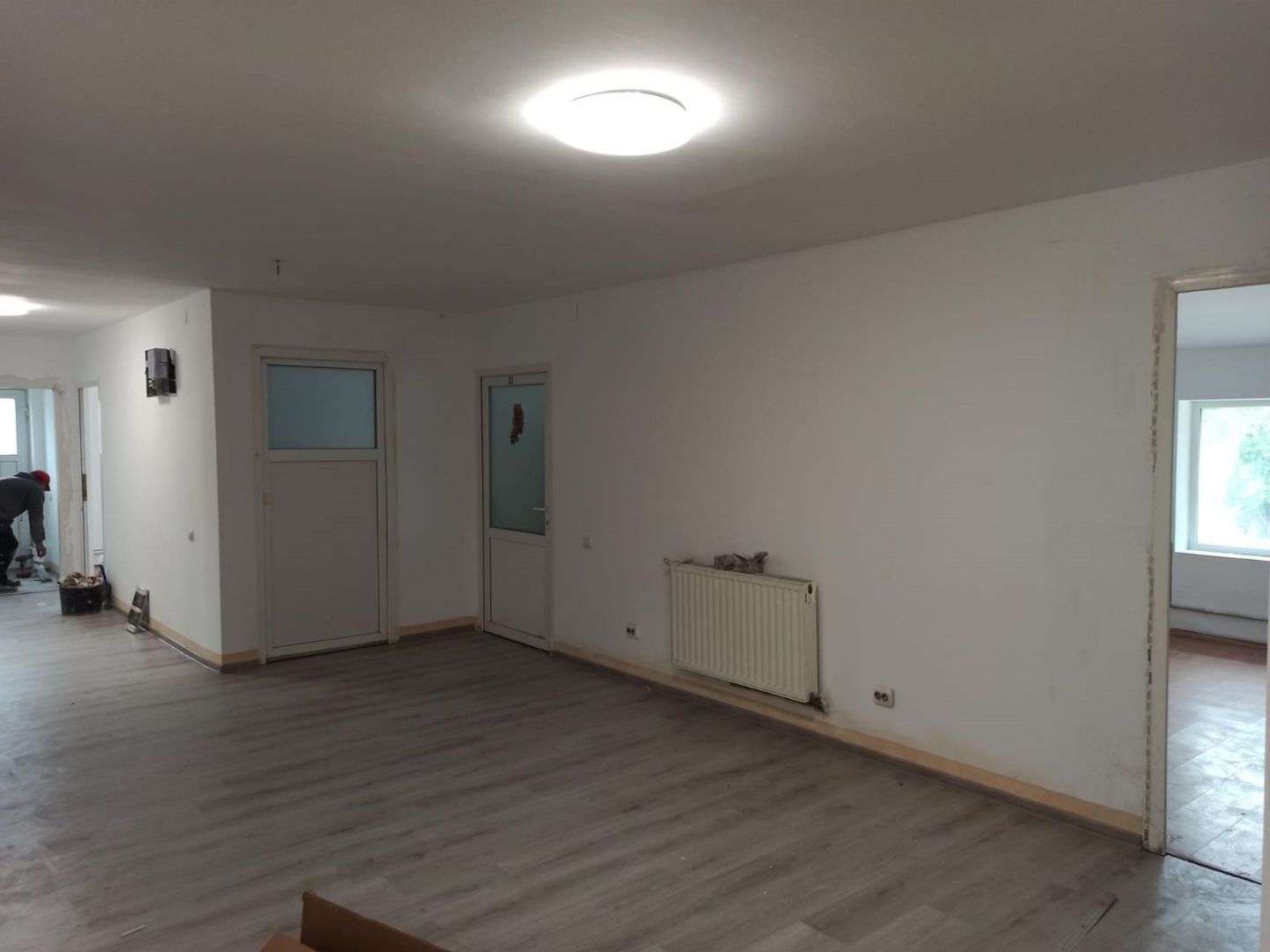 Spatiu, supr 11 mp, 1 minut metrou, pentru birou/cursuri/ateliere - Poză 1