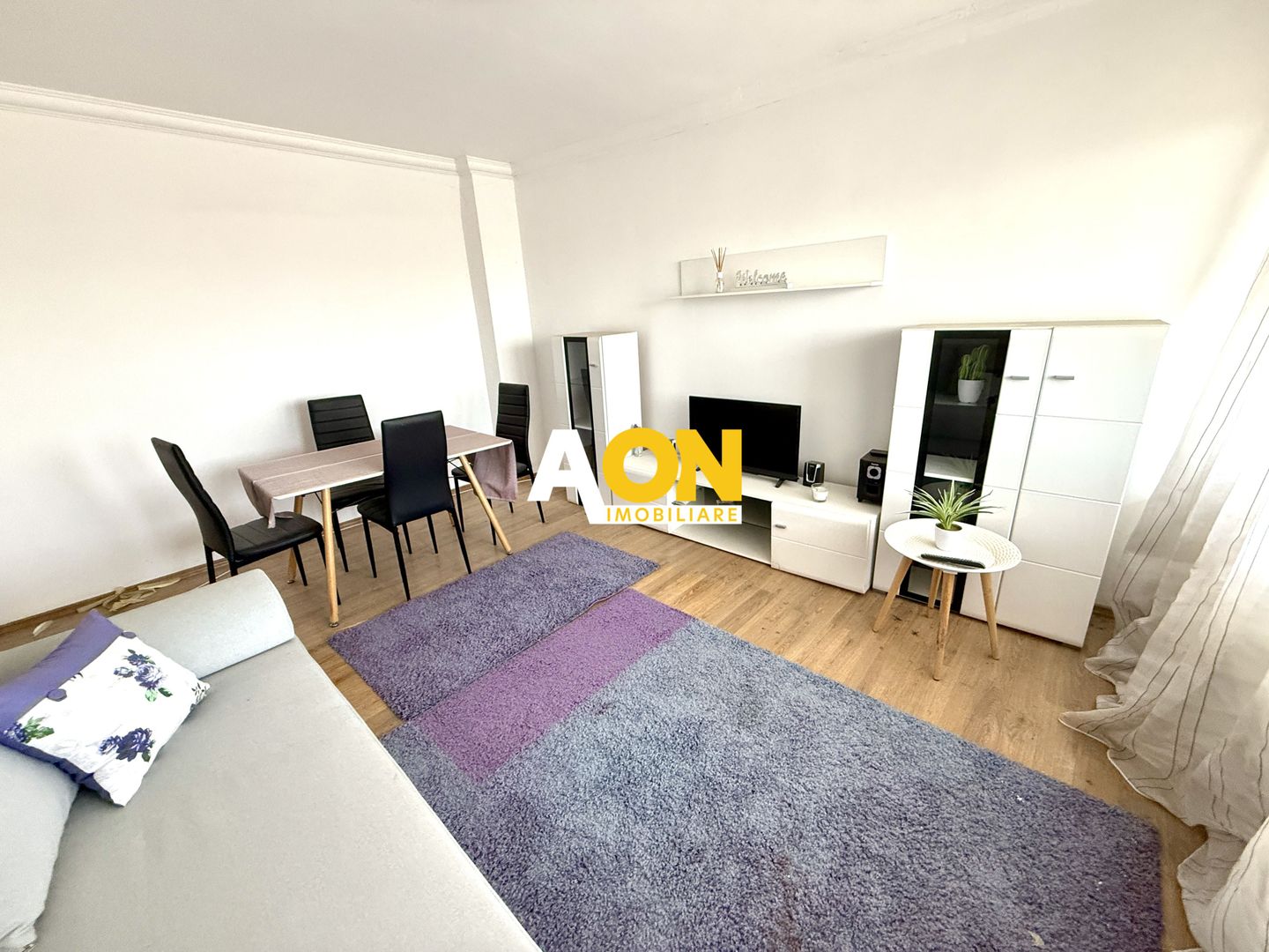 De vanzare apartament 2 camere, vedere superba Cetatea Alba Carolina - Poză 1