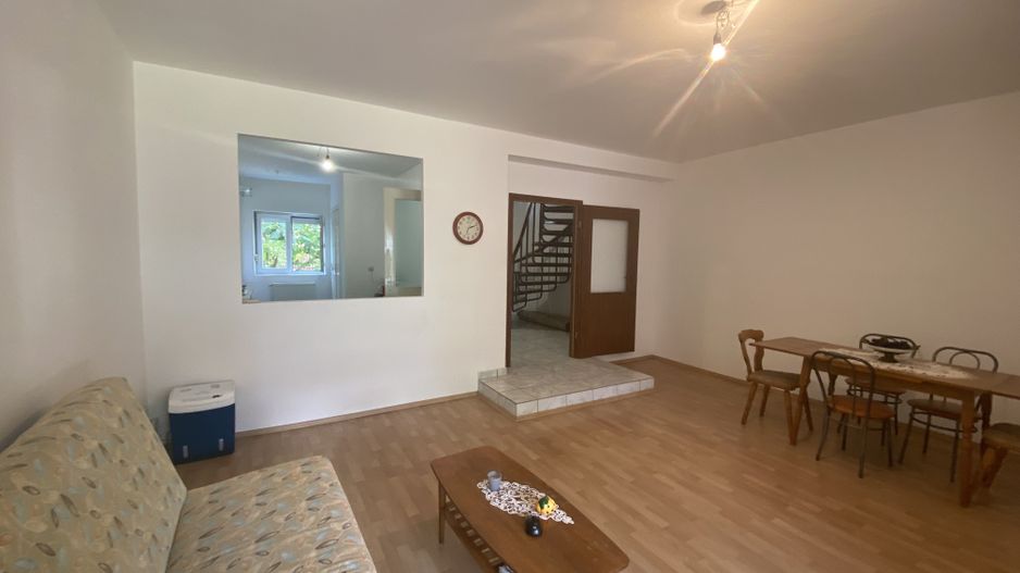 Casa de vânzare/închiriere zona Lunei - Poză 2