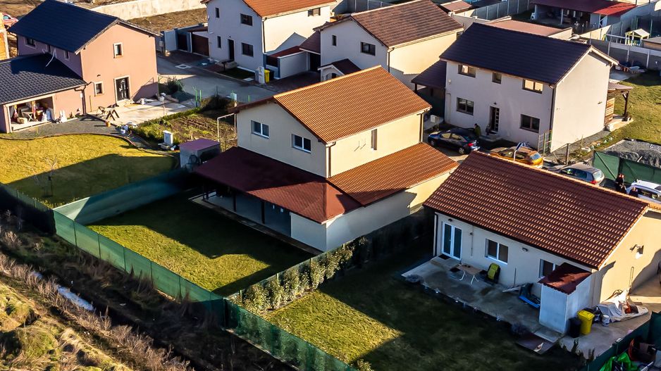 Casă cu mansardă, nouă, mobilată și utilată, în cartier Athena - Poză 15