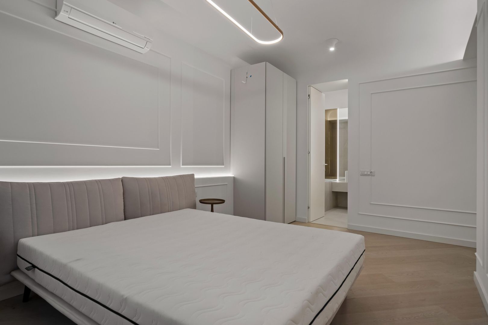 DE VANZARE APARTAMENT 3 CAMERE MOBILAT UTILAT CORTINA NORTH - Poză 9