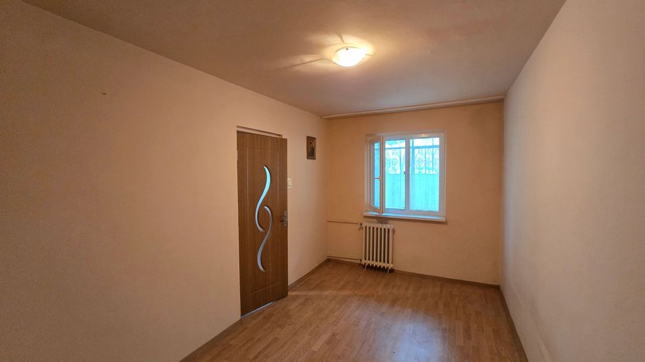 Apartament 2 camere, Zona Piata Dacia, Parter, Necesita renovare - Poză 1