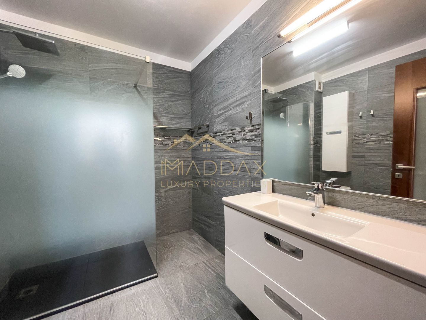 Amazing 6 Rooms Villa // Private Pool // 4 Parking Place / Erou Iancu Nicolae - Poză 28