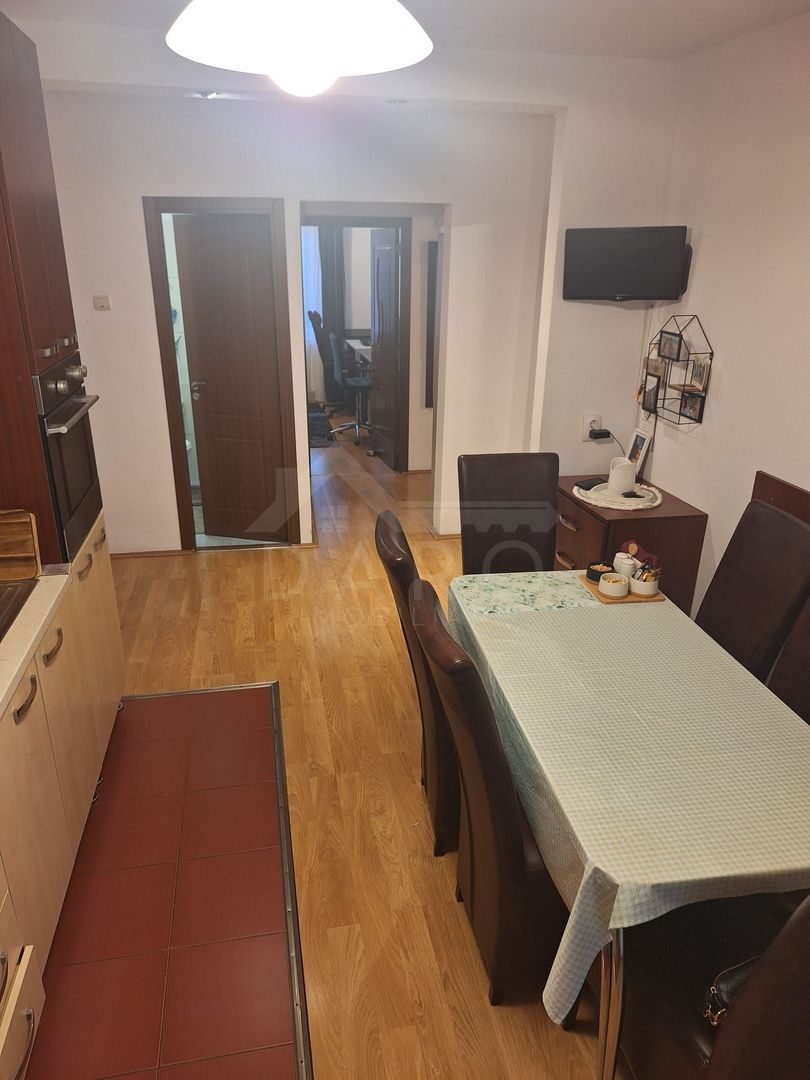 De vânzare apartament cu 3 camere-- 119. 500 EUR - Poză 9