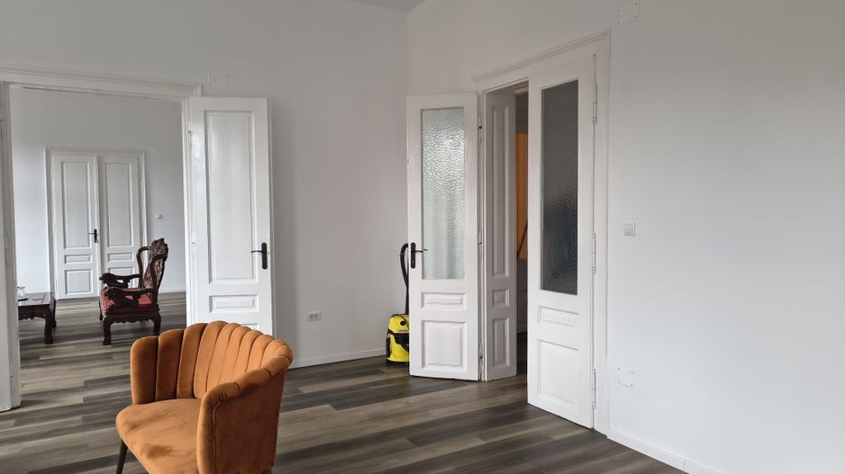 Spatiu birouri, ultracentral, Piata 1 Decembrie. 8 E + TVA/mp/luna. - Poză 2