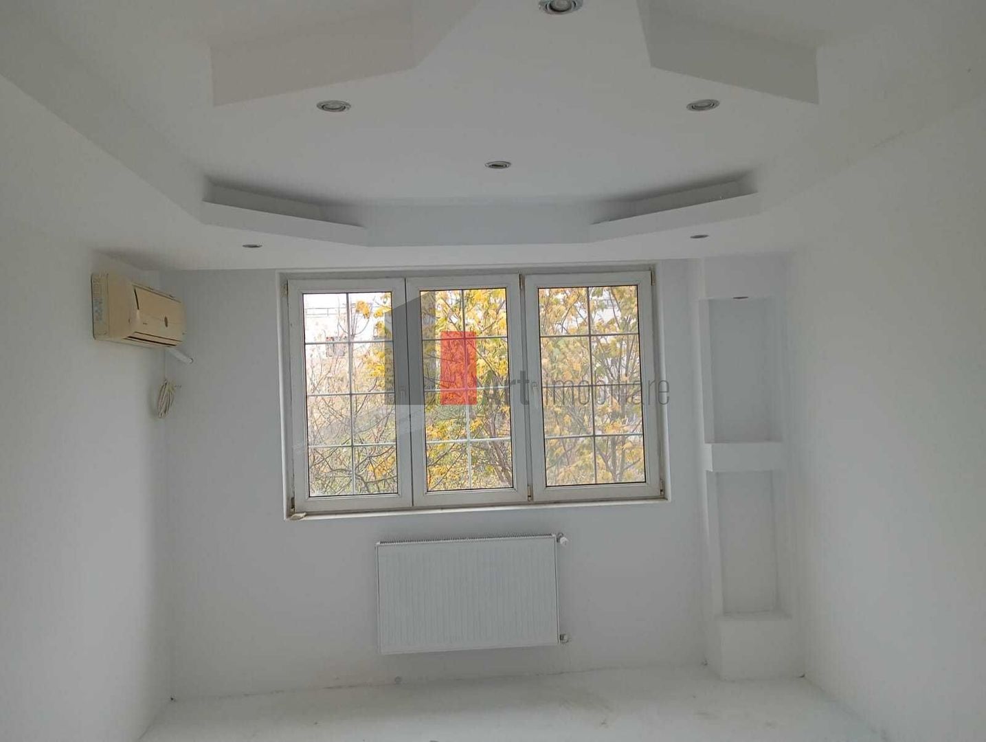 Apartament 2 camere, necesita renovare - Poză 1