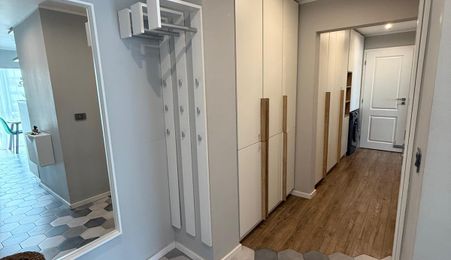 Vând apartament de lux 3 camere, decomandat, 72 mp, etaj 3/4