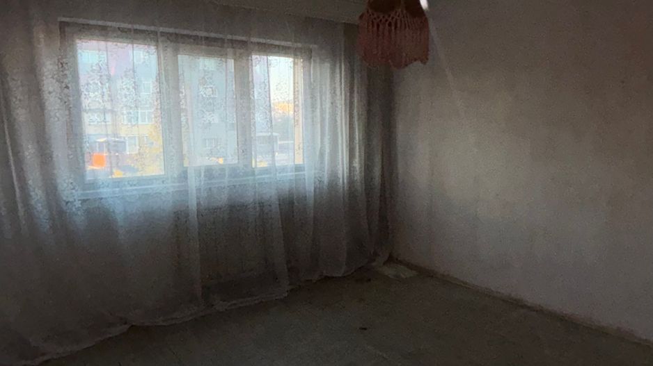 Apartament 3 camere de renovat la etaj 2 in Alba Iulia de Vânzare - Poză 2
