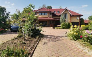 Vilă de lux mobilata/utilata cu terasa+foisor, garaj,gradina si livada - Poză 1