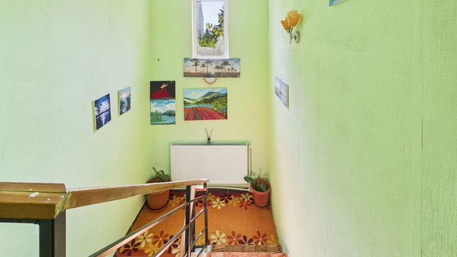 Casă cu 4 camere pe Bd. Laminorului – modernă și întreținută - Poză 21