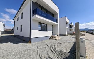 Casa moderna 4 camere 2 bai 2 balcoane si teren 140 mp in Arhitectilor - Poză 1