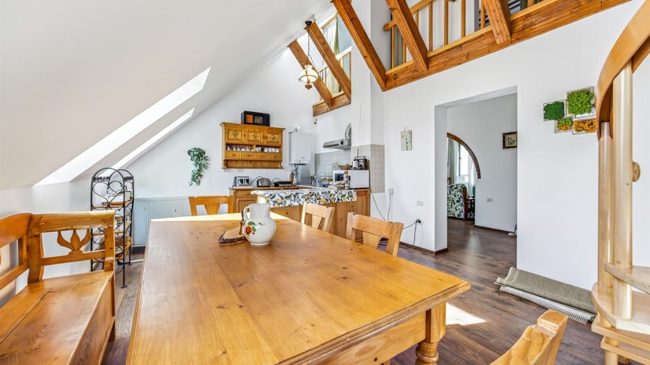 Casa pe 3 niveluri | Terasa cu priveliste | 3 parcari | Pozitie centrala - Poză 16