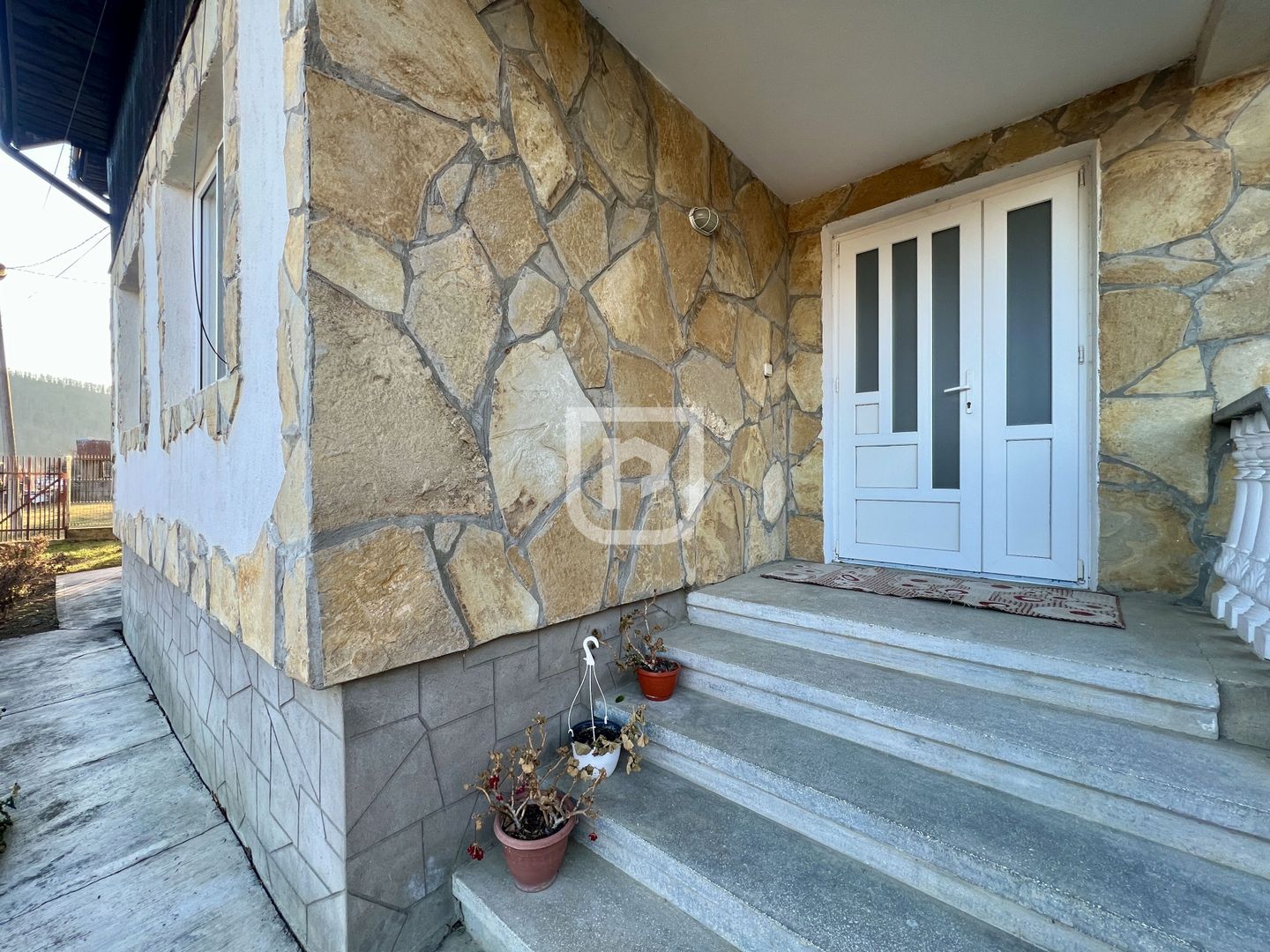 Casa de vacanta spatioasa de vanzare 6 dormitoare in Gura Humorului - Poză 3