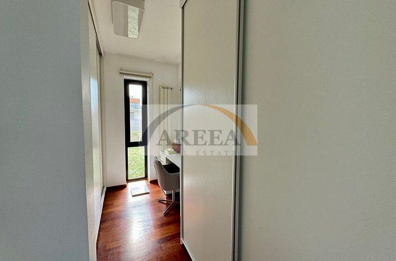 Vila lux de vanzare in cel mai dorit complex din Erou Iancu Nicolae-locatie rara - Poză 29