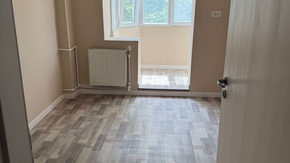 Apartament 3 camere, Aparatorii Patriei, 150.000€, 0% comision cumparator - Poză 3