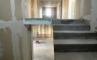 Casa la gri, 7 camere, 2 bai - Poză 5