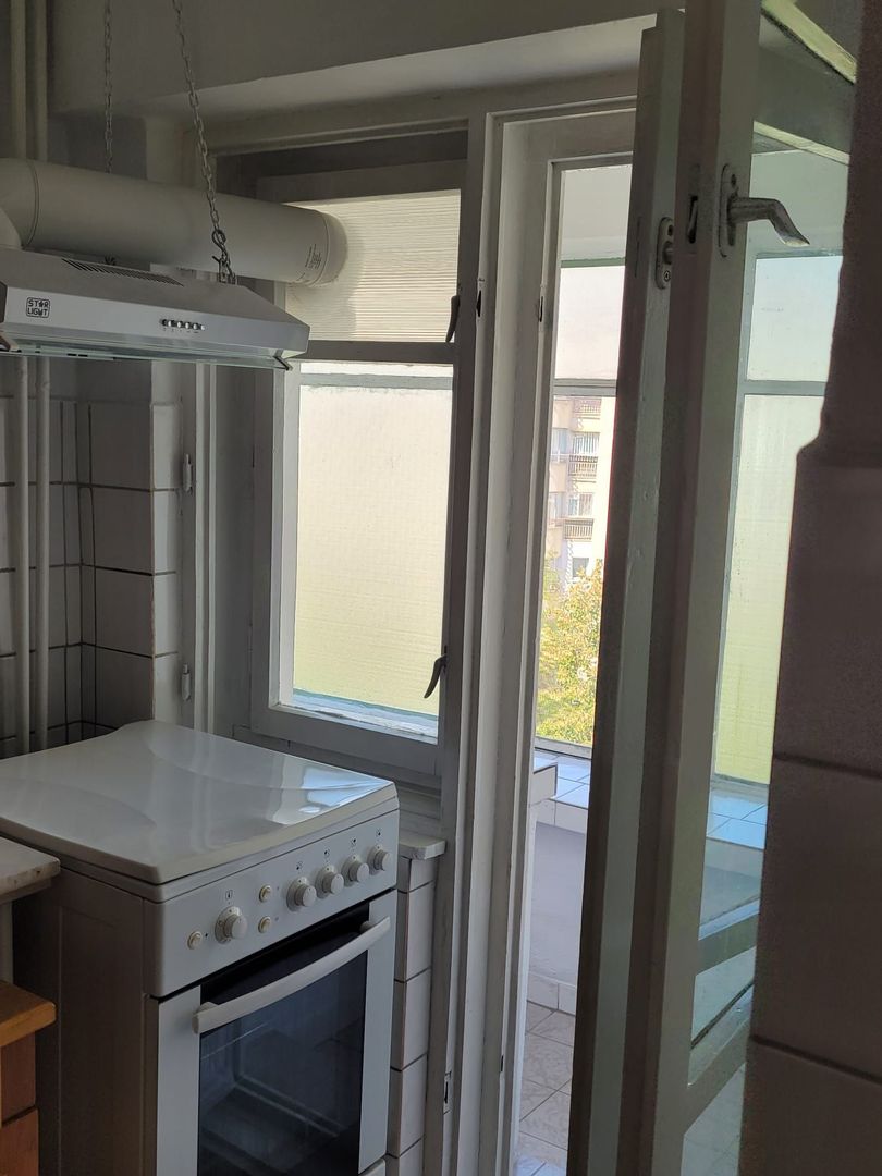 Apartament 2 camere, 2 balcoane, etaj 6, mobilat clasic, bulevardul Unirii - Poză 3