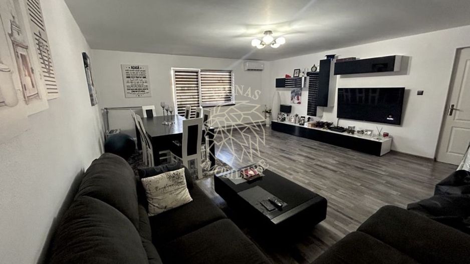 Apartament decomandat 3 camere 95 mp+4 balcoane-dressing-Zona Pompieri - Poză 3