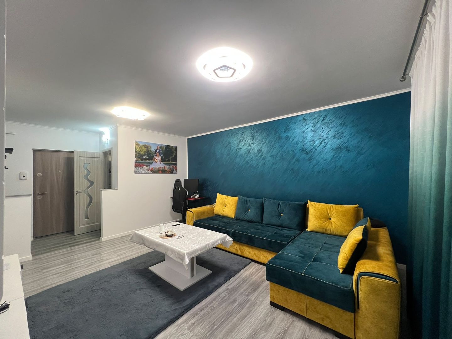 Apartament 3 camere,  decomandat - Poză 1
