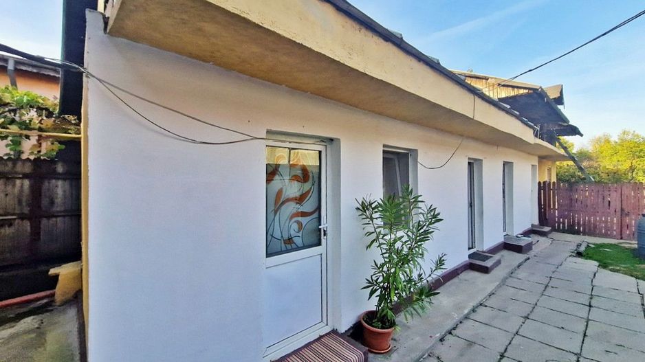 Vanzare casa cu teren 1800 mp, Pitesti str Bananai, la intrare - Poză 14