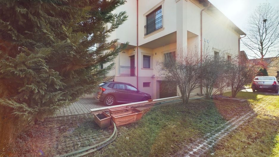 Vilă/casă cu 6 camere 400mp în Dumbrăvița - Poză 34