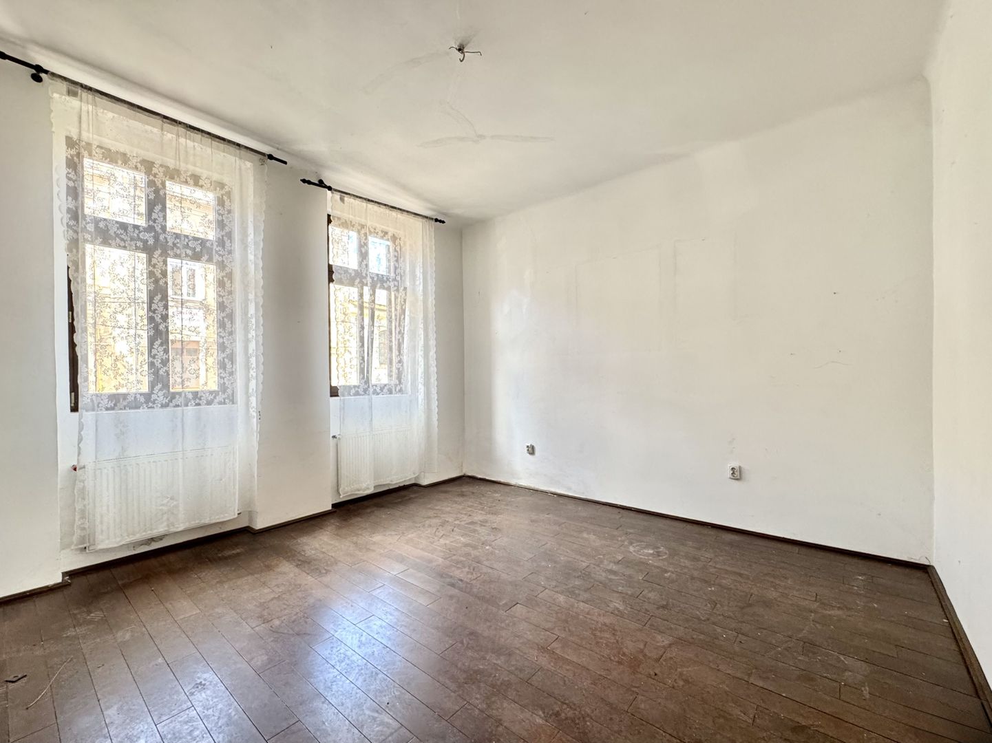 Casă pretabilă pentru spațiu de birouri, cu teren – în zona Bălcescu - Poză 11