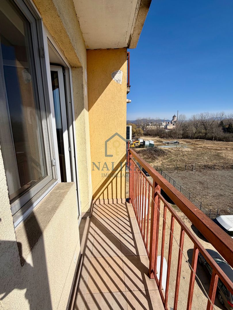 Apartament 3 camere de vânzare - Poză 4