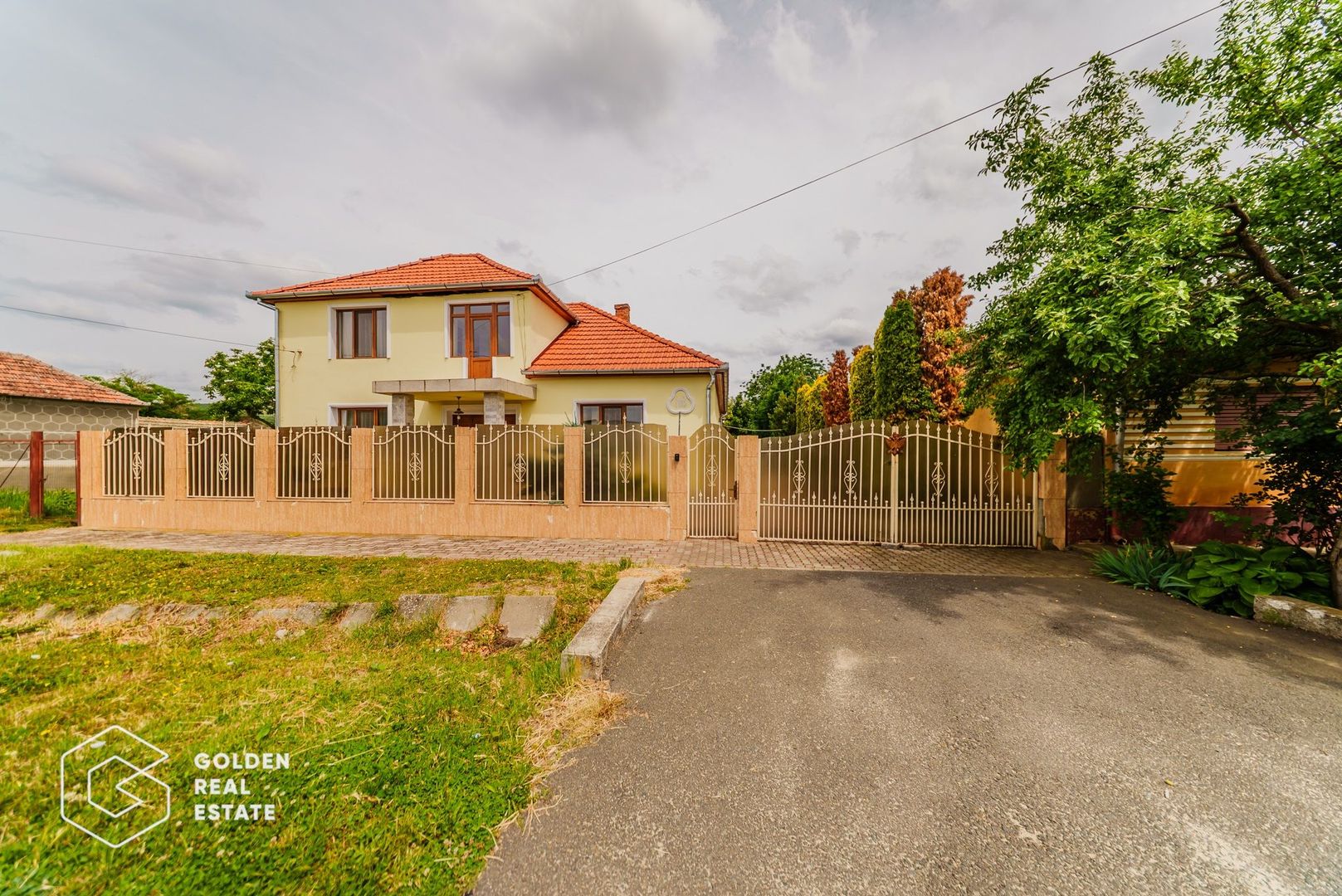 Afacere la cheie: Pensiune functionala sau casa de locuit, Ghioroc - Poză 1