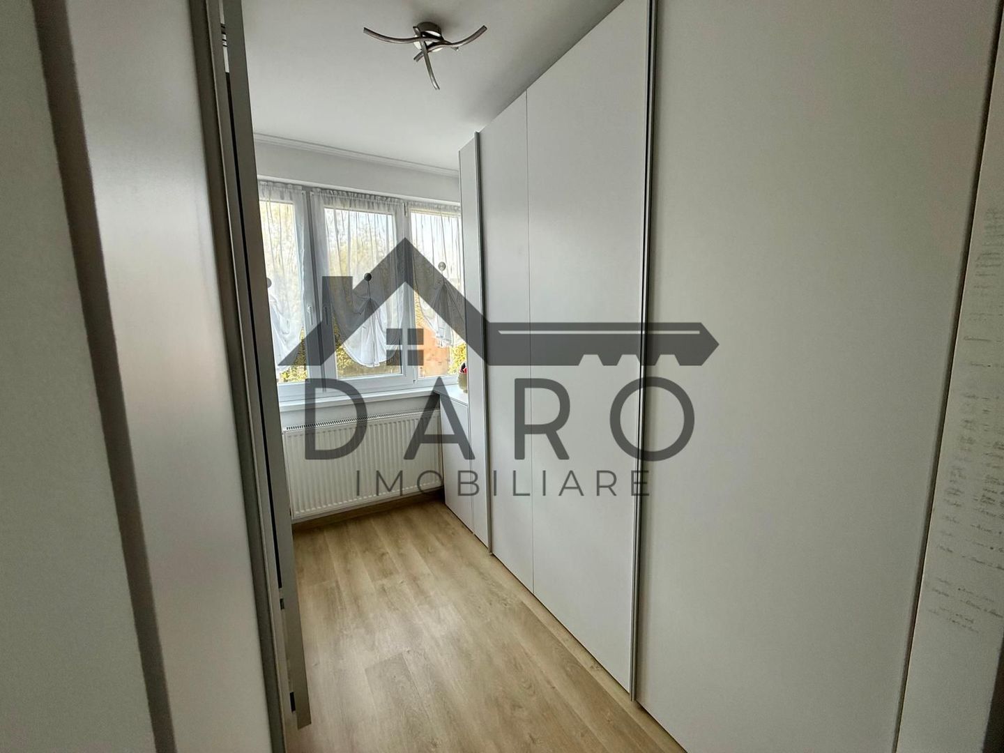 Apartament cu 2 camere in strada Moldovei. - Poză 4