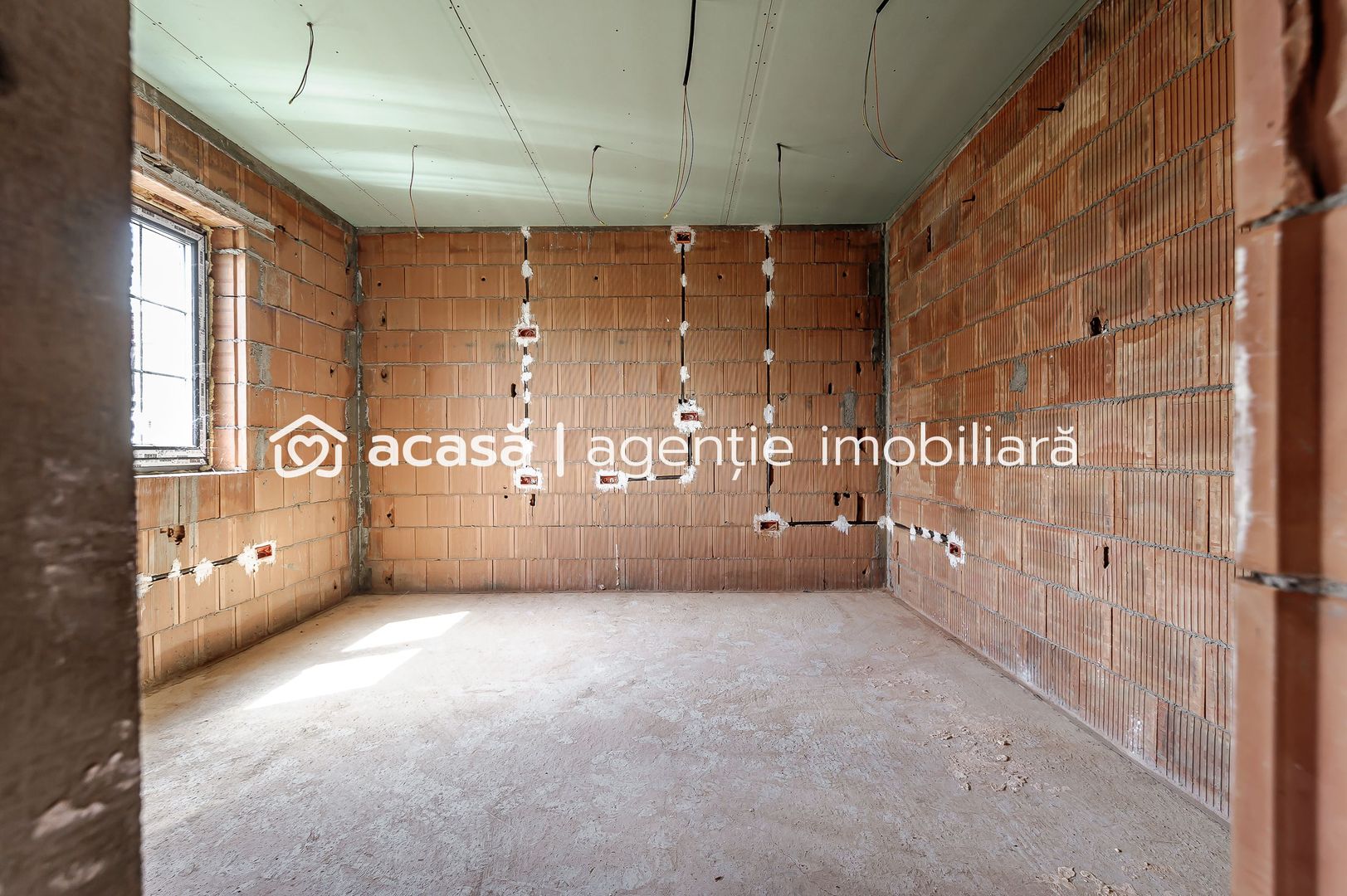 Casă nouă, parțial finalizată – Str. Constituției, Aradul Nou - Poză 8