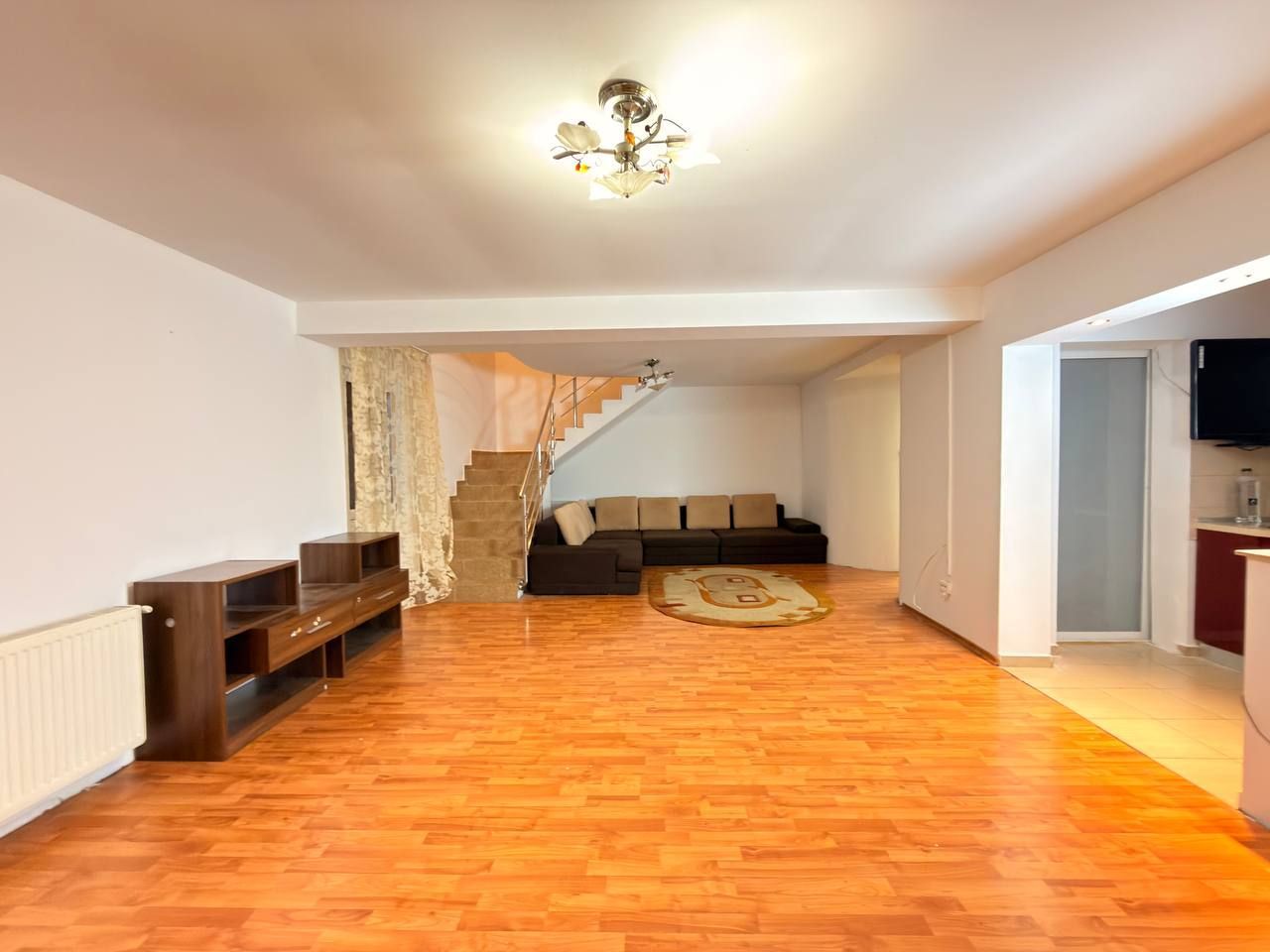 Casă de vânzare, 4 camere, 162 mp Buturugeni - Poză 4