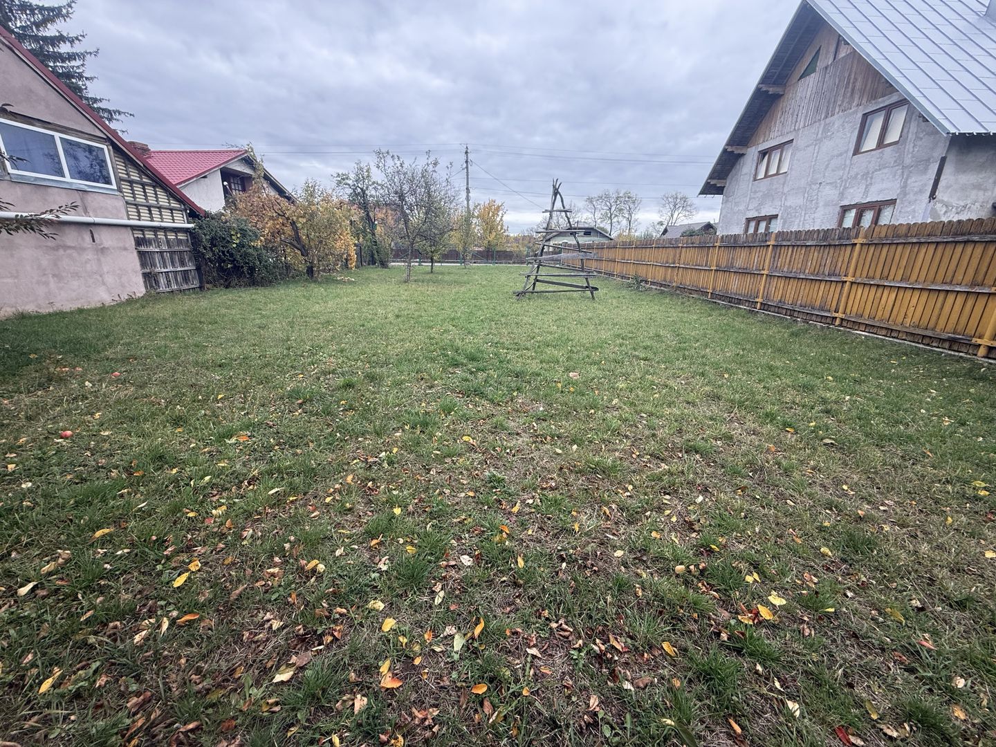 Teren intravilan împrejmuit 2331 mp la strada, toate utilitățile! - Poză 7